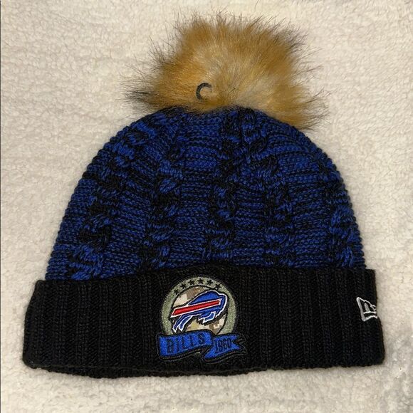 NFL OS Women’s Black Blue Buffalo Bills Cable Knit Cuffed Fleece Pom Pom Hat main image 11